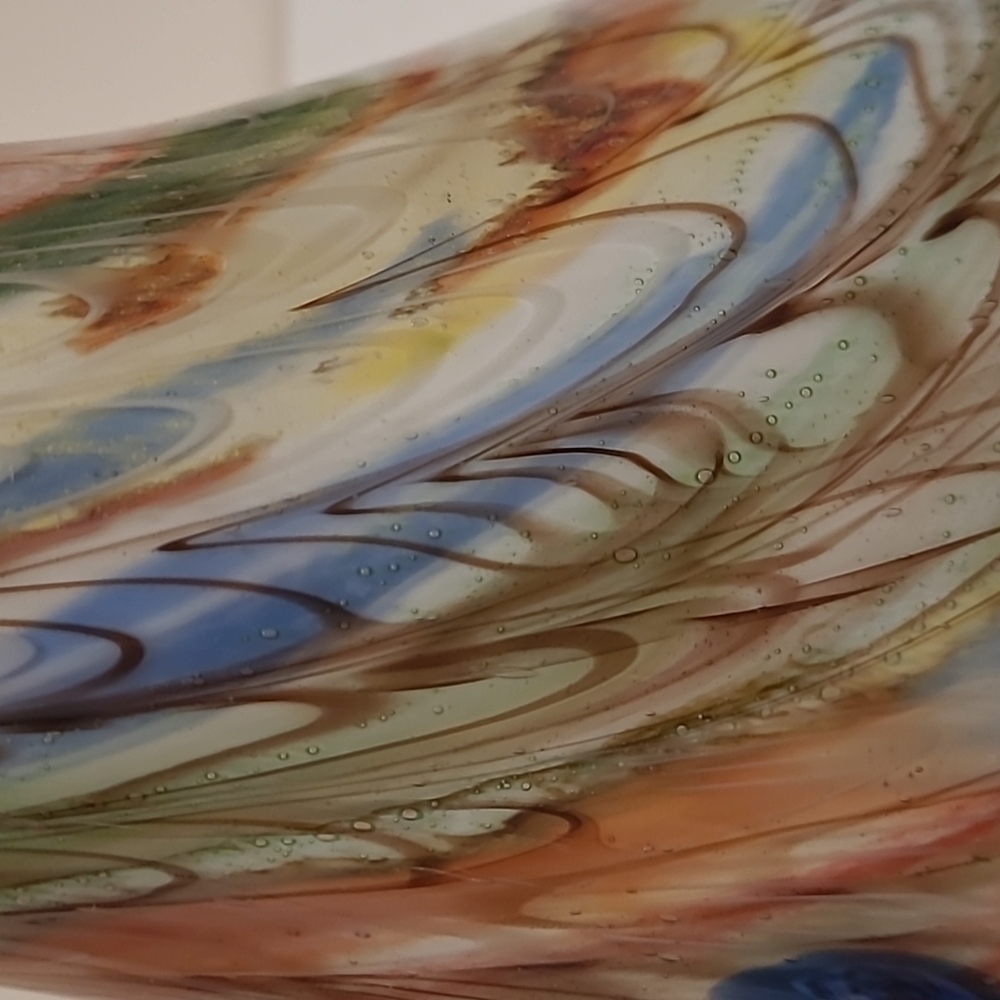 Beautiful Handblown Glass Vase - Picture 9 of 16